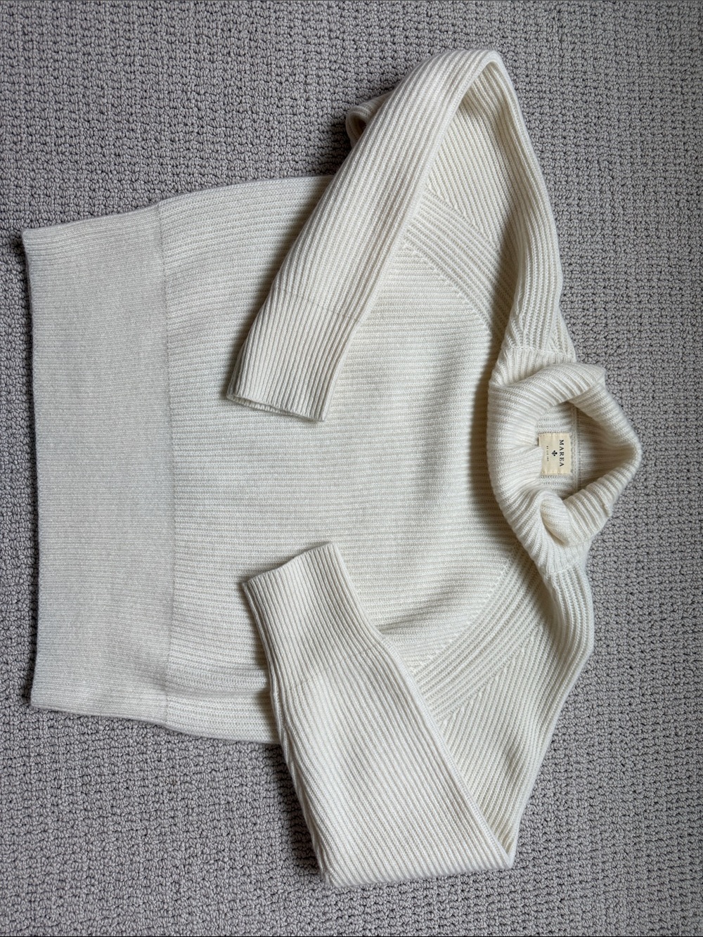 Women's Cream Ribbed Turtleneck Sweater - Cozy Knit Pullover